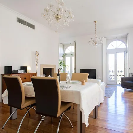 Joivy Stunning Design In Chiado Apartment