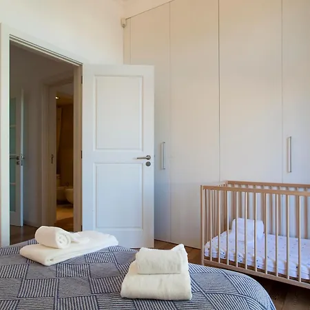 Joivy Stunning Design In Chiado Apartment Lisbon